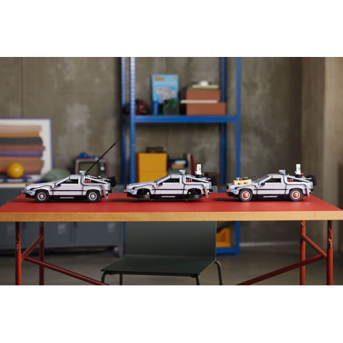 Конструктор Lego 10300 Машина времени «Назад в будущее» Back to the Future Time Machine