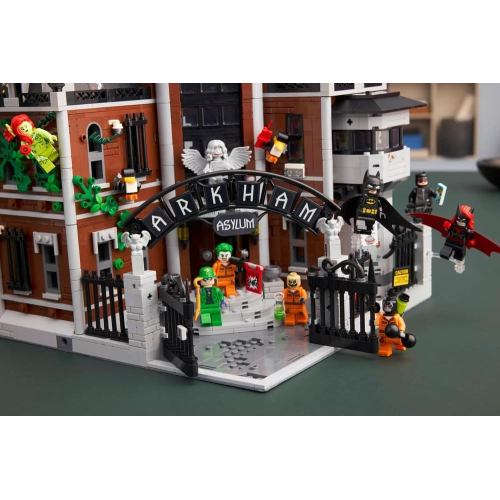 Конструктор Lego 76300 Лечебница Аркхэм (Arkham Asylum)