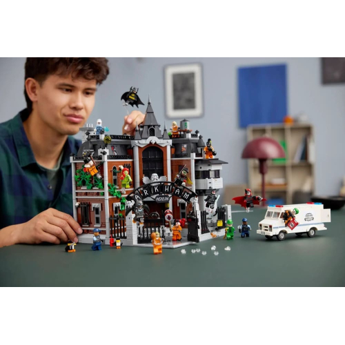 Конструктор Lego 76300 Лечебница Аркхэм (Arkham Asylum)