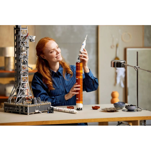 Конструктор LEGO 10341 Космическая пусковая установка NASA Artemis