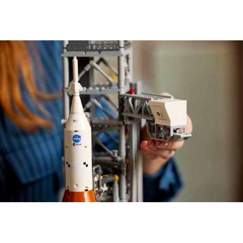 Конструктор LEGO 10341 Космическая пусковая установка NASA Artemis