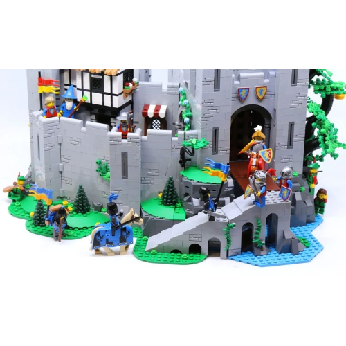 Конструктор LEGO 10305 Замок Львиных Рыцарей