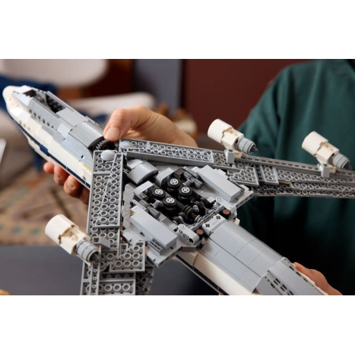 Конструктор LEGO Icons 10360 Самолет-носитель и Шаттл