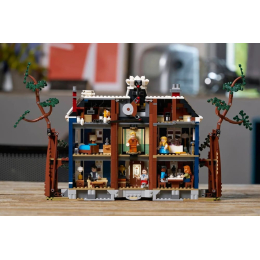 Конструктор LEGO Icons 11370 Очень странные дела: Дом Крил