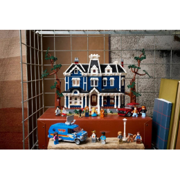 Конструктор LEGO Icons 11370 Очень странные дела: Дом Крил