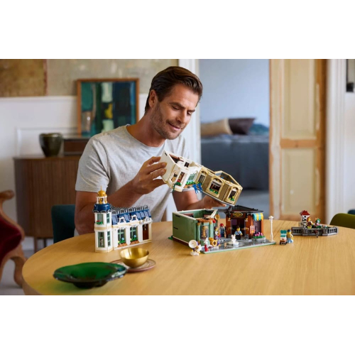 Конструктор LEGO Icons 11371 Торговая улица