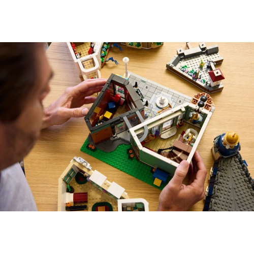 Конструктор LEGO Icons 11371 Торговая улица