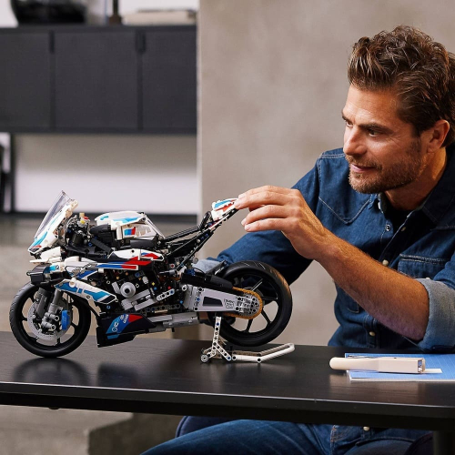 Конструктор LEGO Technic 42130 Мотоцикл BMW M 1000 RR