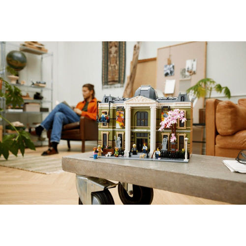 Конструктор LEGO Icons 10326 Музей естественной истории