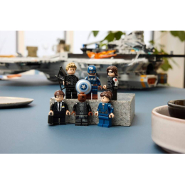 Конструктор LEGO Marvel 76354 Вертолетоносец SHIELD