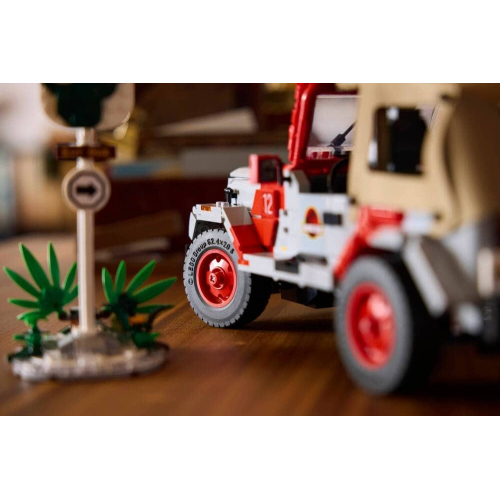 Конструктор LEGO Jurassic World 77984 Jurassic Park Jeep Wrangler