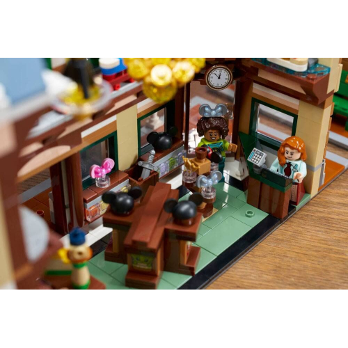 Конструктор LEGO Disney 43302 Main Street U.S.A.
