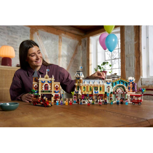 Конструктор LEGO Disney 43302 Main Street U.S.A.